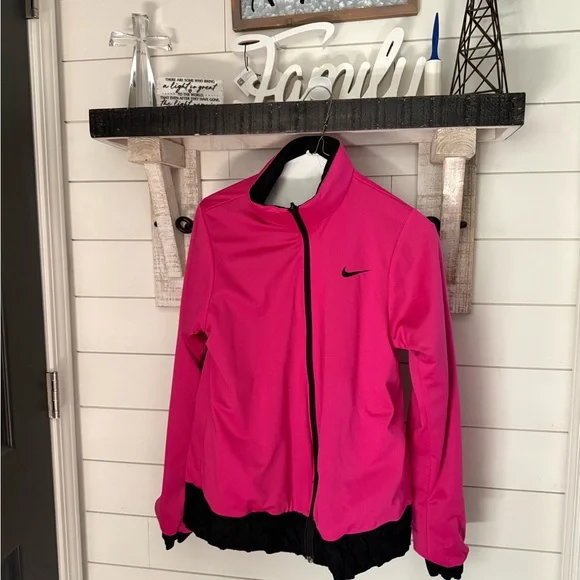 Nike Black Reversible Jacket
🚭 - Picture 7 of 7